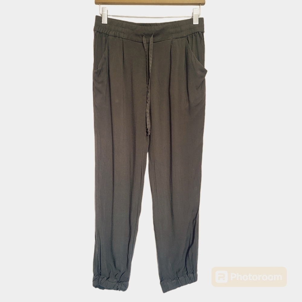 Aritzia Talula Lightweight Army Green Jogger Pants Size S